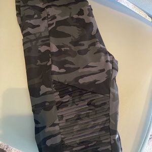 Medium CVG Camo Motos 3/4 length